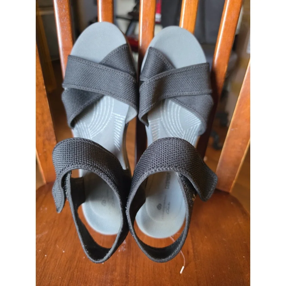 Clarks Collection Comfort Wedge Sandals Size 9.5 Black Stretch Straps